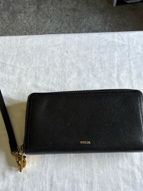 Fossil Black Leather Zip Wristlet with Gold Hardware
